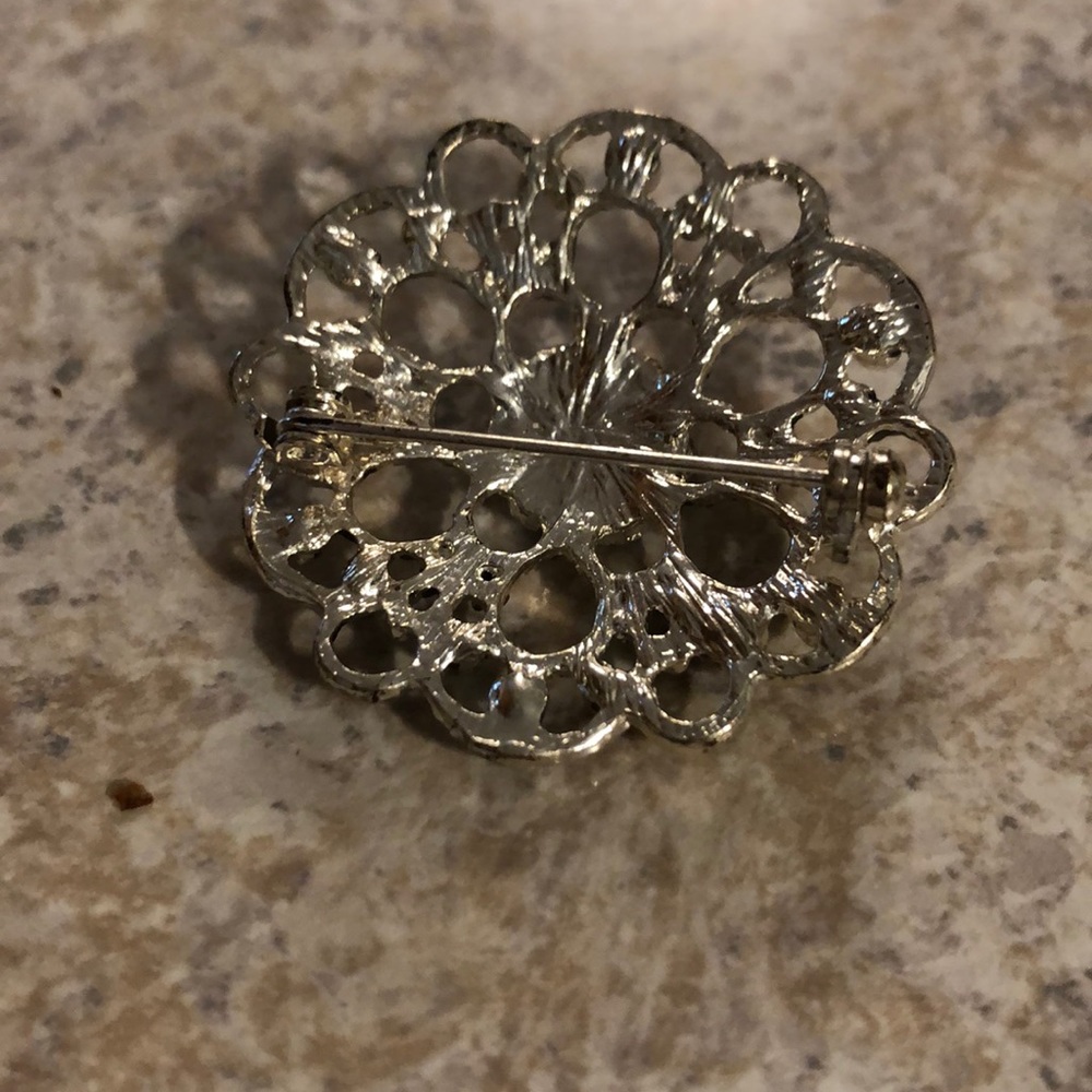 Filigree pin - Picture 2 of 2